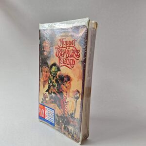 The Muppet Treasure Island 1996 Clamshell Tim Curry Sealed VHS